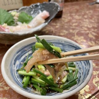 自家製ポン酢の「かわはぎの肝和え」と、タレが自慢の「あなご」