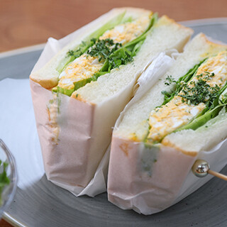 高級パンの特長を最大限に生かした当店自慢のサンドイッチ