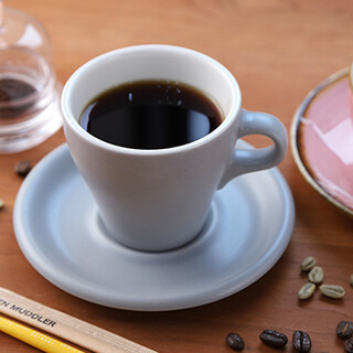 コーヒー・紅茶の専門知識を持つ夫婦が手掛けるこだわりの一杯