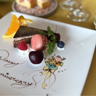 記念日にぴったりなアニバーサリープレート
