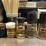 麺喰 - 卓上調味料