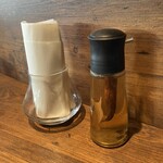 LAMP - 卓上アイテムのスパイ酢は、チキンカレーソースに途中から少しずつ咥えるのがオレのいつもの楽しみ方です