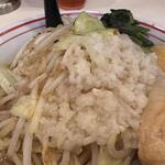 蒙古タンメン中本 - タップリの背脂がトッピングされています。甘みとコクが引き立ちます。