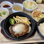 ファイヤーバーグ - 料理写真:左上ポン酢と鬼おろし(これもソースだ(;o;))、スープにミニサラダにキンピラにキャベツのおこことスープ