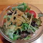 釜めし えび三 - ランチサラダ。ちっちゃいのにブロッコリまで入ってる♪