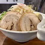 ヤマネコ軒 - 黒醤油特製豚そば並＋オロチ麺＋野菜マシ＋ニンニク