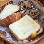 ラ・フーガス - 食べ放題パン(2回目は半分の量で注文)