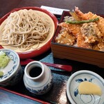 おにやんま - 料理写真:そばと天重（そば大盛り）