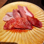 特選黒毛和牛焼肉 西新初喜 - 初喜ランチセットのお肉