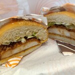 バーガーキング - チーズスモーキーフライドチキンの断面