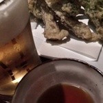 ごはん居酒屋 ばんげ - 春の山菜の天ぷら と ビール