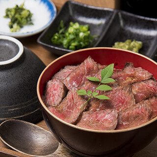 ぜひ食べて欲しい自慢の逸品「広島名物と和牛肉まぶし」は必食！
