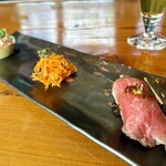 古民家バル たまり - 煮卵・キャロットラペ・肉寿司