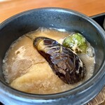 古民家バル たまり - 主菜の白身魚と旬野菜のおろし煮は グツグツ 熱々で登場