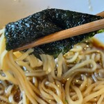 らぁめん 五郎左 - 海苔を巻いて