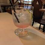 Crêperie Onze. - 青柚子と葡萄の酵素シロップソーダ