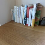 book cafe DOOR - 本立てがおしゃれ