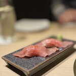 焼肉 神楽 - サーロインの肉寿司