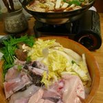 魚処 魚兵 - 鮟鱇鍋03(鍋に入れてもまだ残っています)