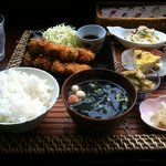 おうちごはん卯和 - 漬け物は白菜。串揚げのたまねぎの甘みも印象的。