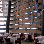 レストラン タテル ヨシノ 銀座 - 「味覚の彩り」と題した壁面のアート