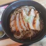 そば家 90 - いわいどりの肉そば　冷（￥1,000)