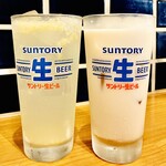 大衆酒場 坂本商店 - 20251008坂本商店のレモンサワー500円・ほうじ茶ラテ割り580円