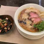 MENSHO - 塩雲呑麺1,300円
                                端っこチャーシュー丼450円