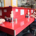 ラーメン二郎 - 店内の様子