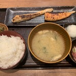 炭火焼干物定食 しんぱち食堂 - 