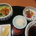 銀座天一 - サラダ、大根おろし、漬物