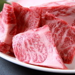 At our restaurant, we only use carefully selected Kuroge Wagyu 5th grade cows (female cows) regardless of their origin.