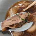 中華そば しば田 - バラ肉でしょうか。鶏だから違うのかな?