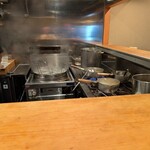 中華そば しば田 - 三種類のスープ夫々の鍋。