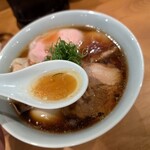 中華そば しば田 - 何杯も飲んでしまいます。