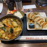 五味八珍 川島田店 - 五目らーめんと餃子のセット　¥1,034