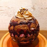 京かき氷 つみき - チェリーシロップは甘酸っぱく、チョコシロップは濃厚でめちゃめちゃ甘い～!! チェリーシロップの酸味が、濃厚なチョコシロップの濃厚な甘さを和らげているものの、まだチョコの甘さの方が強く感じる～!!( ^o^)ﾉ