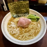 こいけのいえけい - 豚骨醤油ラーメン（大盛220g）1050円 ニボラーみたいなビジュアル？