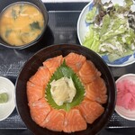サーモン丼定食
