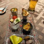 中国料理 翆陽 - 迷った　マヂで迷った
                                左下のイチョウの葉っぱが食べられるのか
                                貧乏くさいな、ホントσ(^_^;)