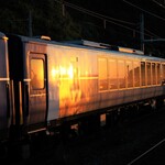 越乃Shu＊Kura - 列車も夕日に染まりました