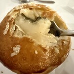 Bistro Mon. Chemin - 信州産天然きのこと鱧（ハモ）のコンソメスープ、パイ包み　崩したところ