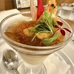 Bistro Mon. Chemin - うにとカリフラワーのムース・オマール海老のコンソメジュレ　海老、ずわい蟹、うに、イクラぞえ