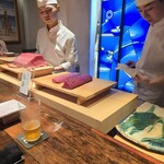 初音鮨 - 鮪の切り分け