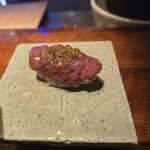 初音鮨 - 鮪叩き(いぶりがっこと山葵の醤油漬けまぶし)