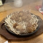 でんでんでん - 宮崎牛ホルモン炒め。熱々だから湯気がスゴイ！