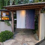 さばたろう - 店舗入口