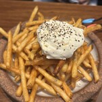 韓国料理 イチサン - サワークリームとトリュフ塩のポテトフライ