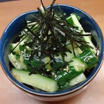 炭火ダイニング 里丹 - おつまみきゅうり(底は玉ねぎ)