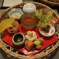 寿司英 - 蓋をあけると秋の装い